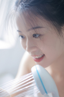 两个小孩去甄姬家玩耍