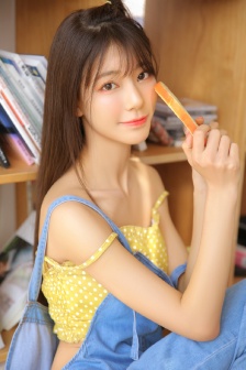 迈开腿让我c一下你的小莓